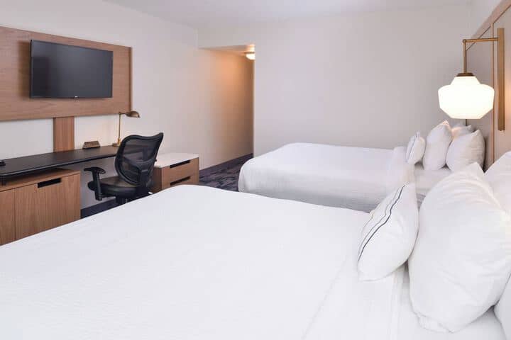 Room 4 of 25