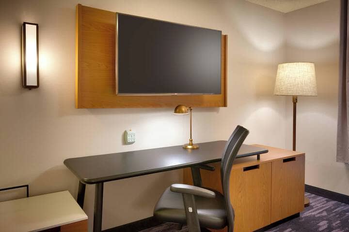 Room 10 of 37