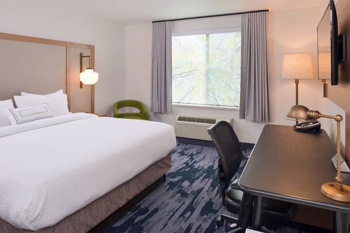 Room 6 of 25