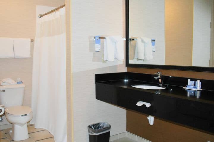 Room 12 of 28
