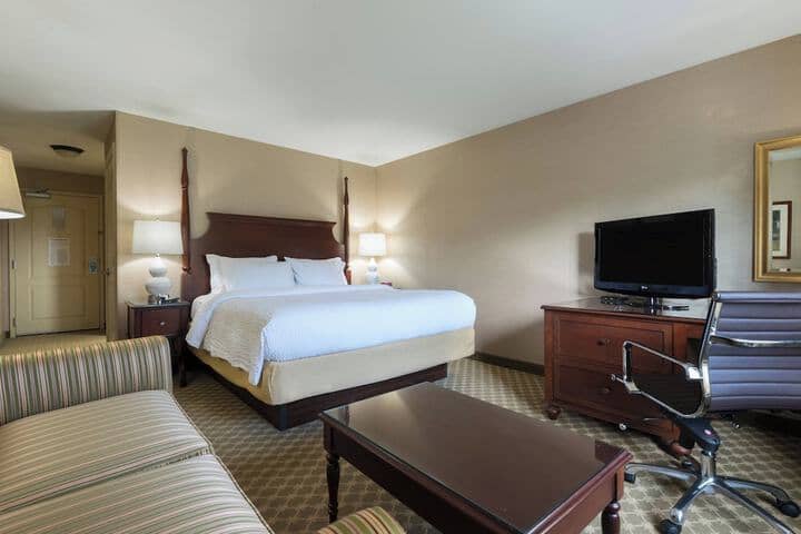 Room 10 of 27