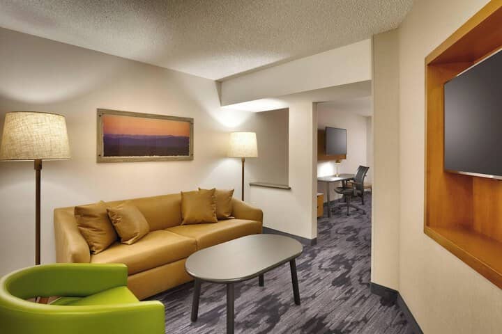 Room 13 of 37