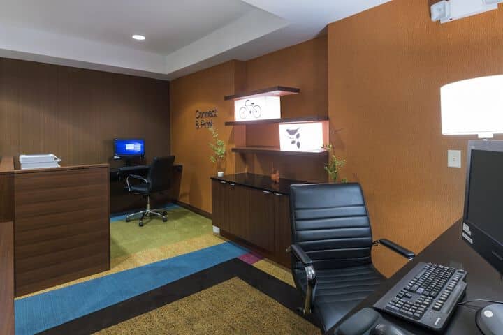Business Center 27 of 28