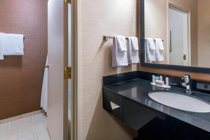 Room 10 of 28