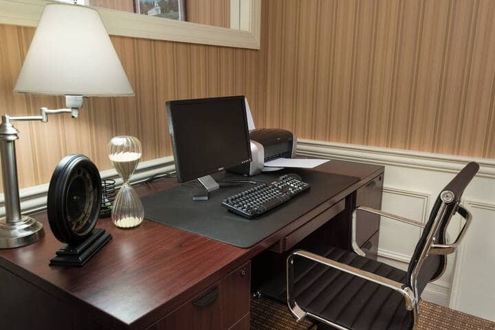 Business Center 25 of 27