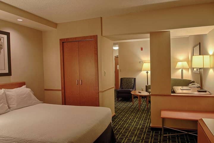 Room 9 of 37