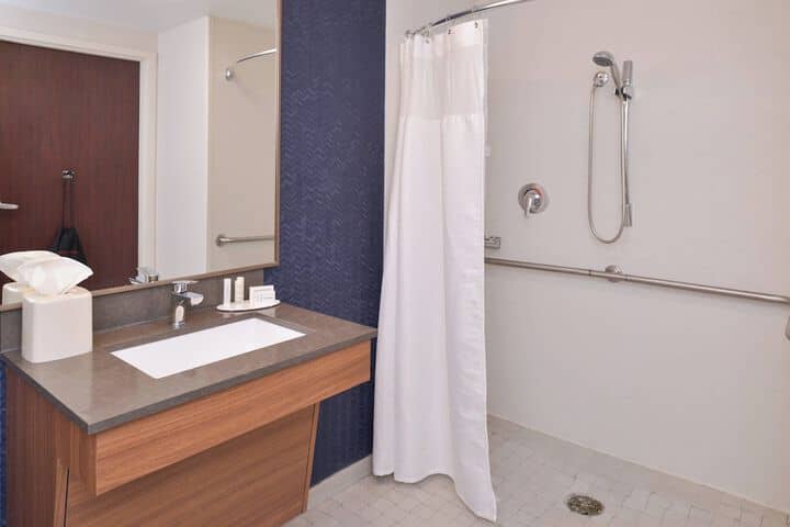 Room 11 of 25